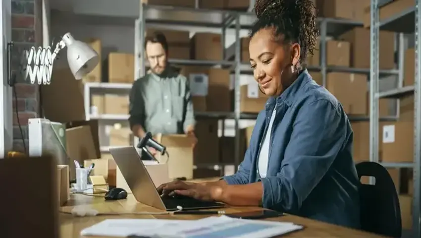 Small Businesses Use Scheduled Courier