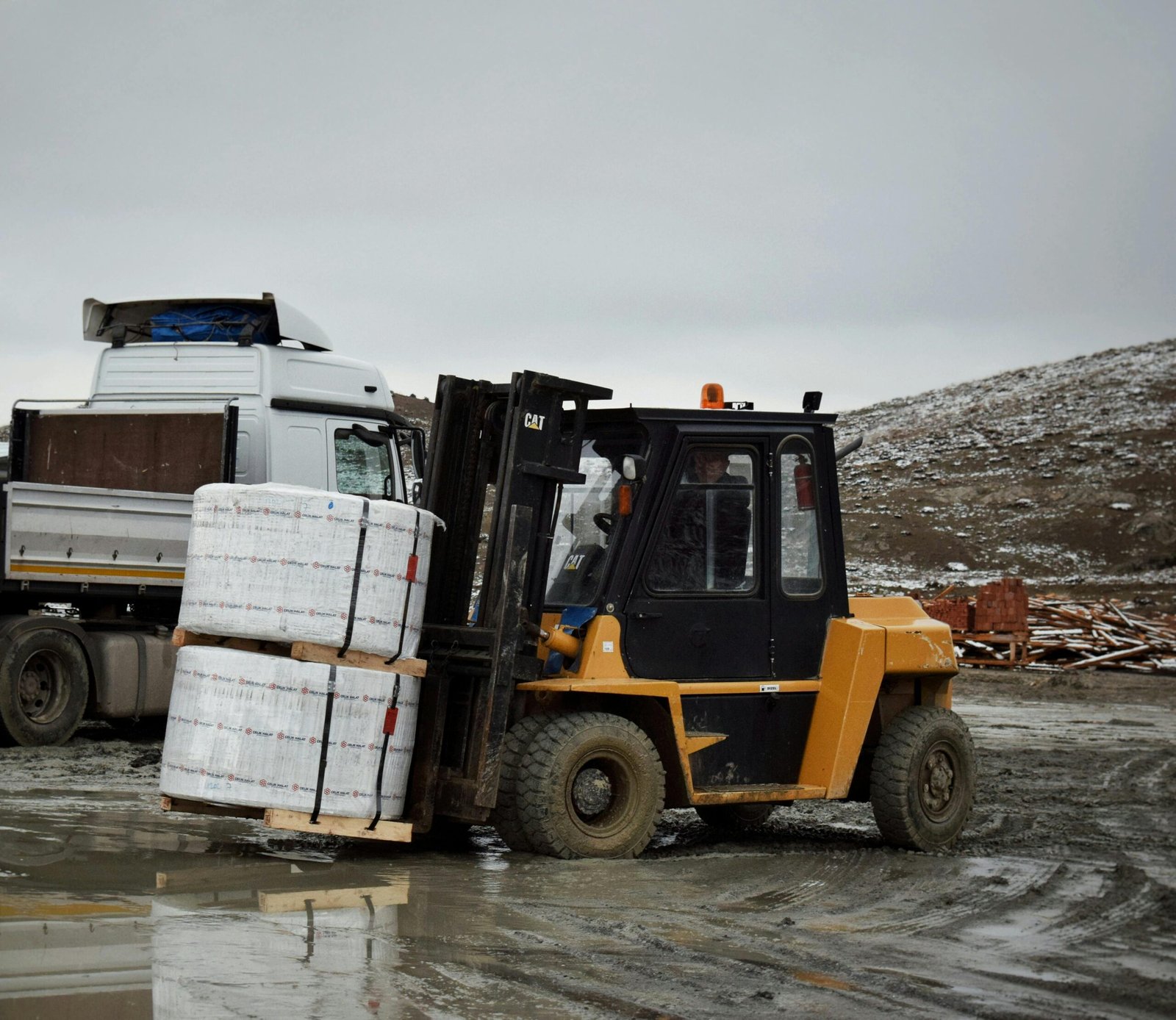 Materials Delivered by Same Day Construction Couriers