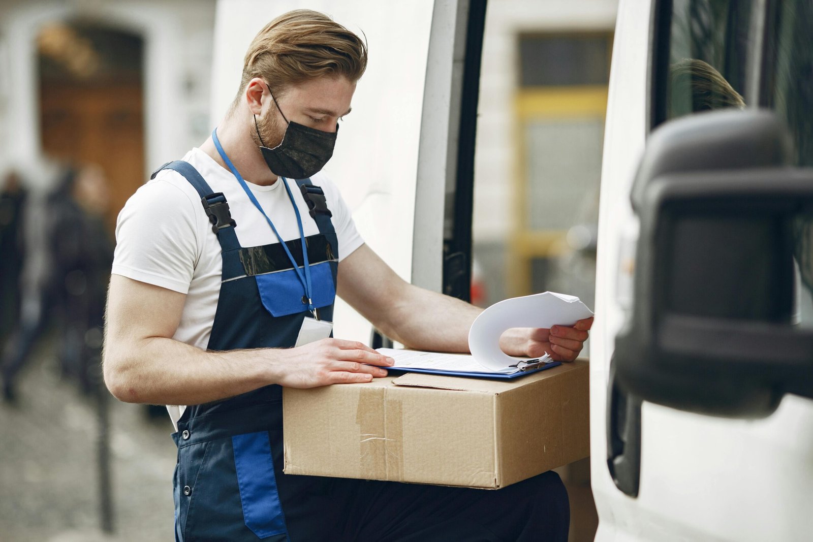 Scheduled Deliveries in Reducing Urban Traffic