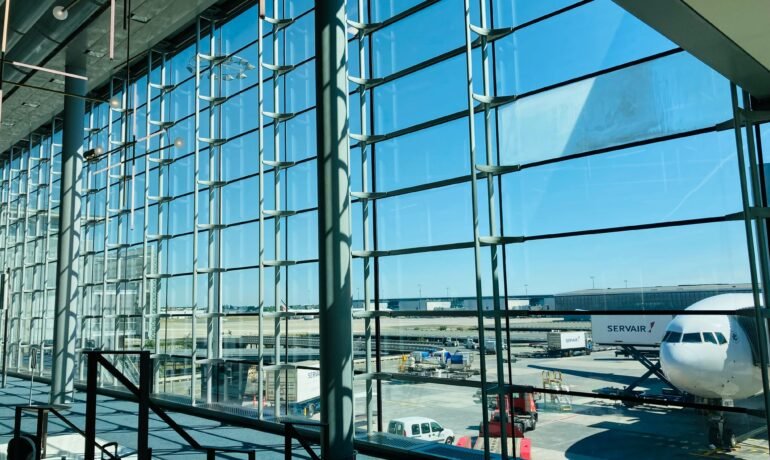 Fast & Reliable Courier Services Near Luton Airport