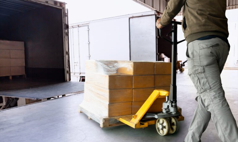 Overnight Pallet Delivery, Why Tracking & Visibility Matter in Overnight Pallet services