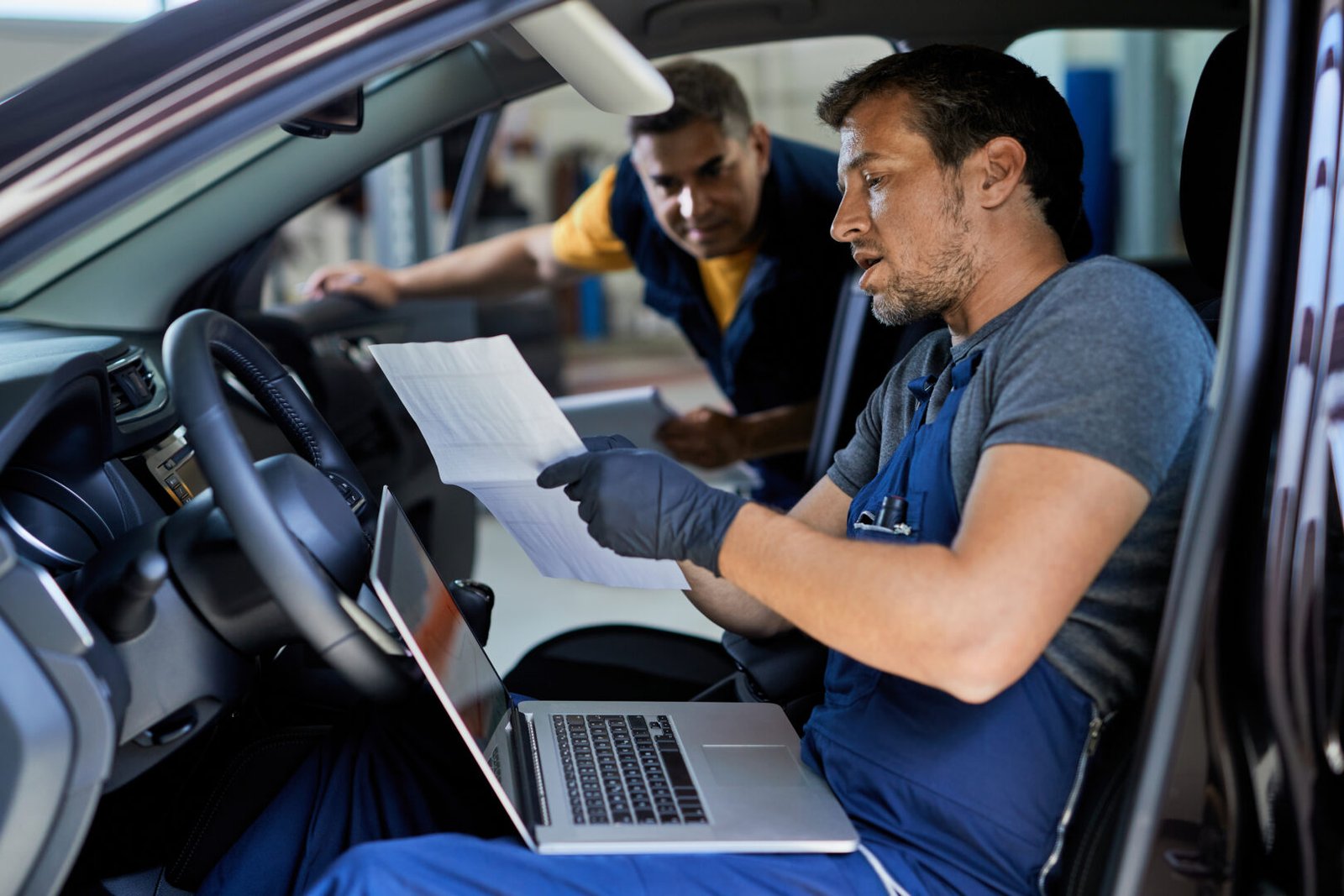 Expand Your Automotive Operations with Dedicated Courier Support